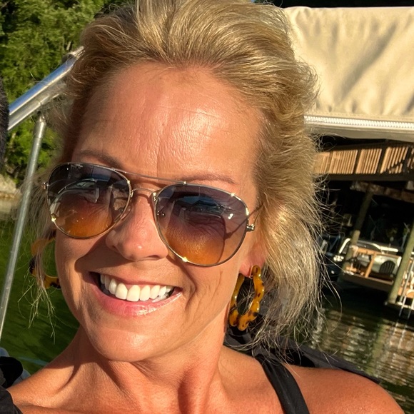 Meet your Posher, Jen - Picture 1 of 1